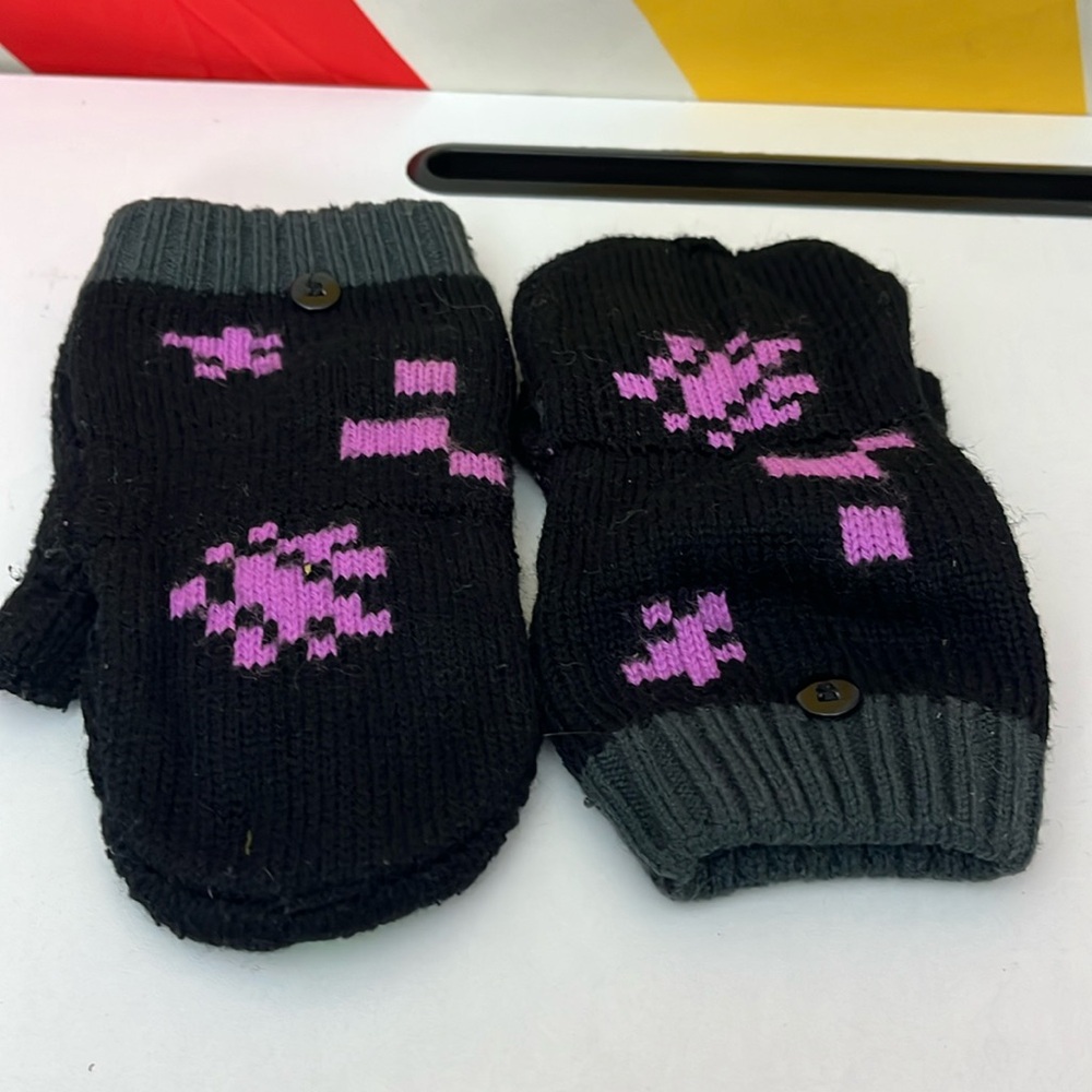Kids knit Minecraft fingerless gloves with mitten covering